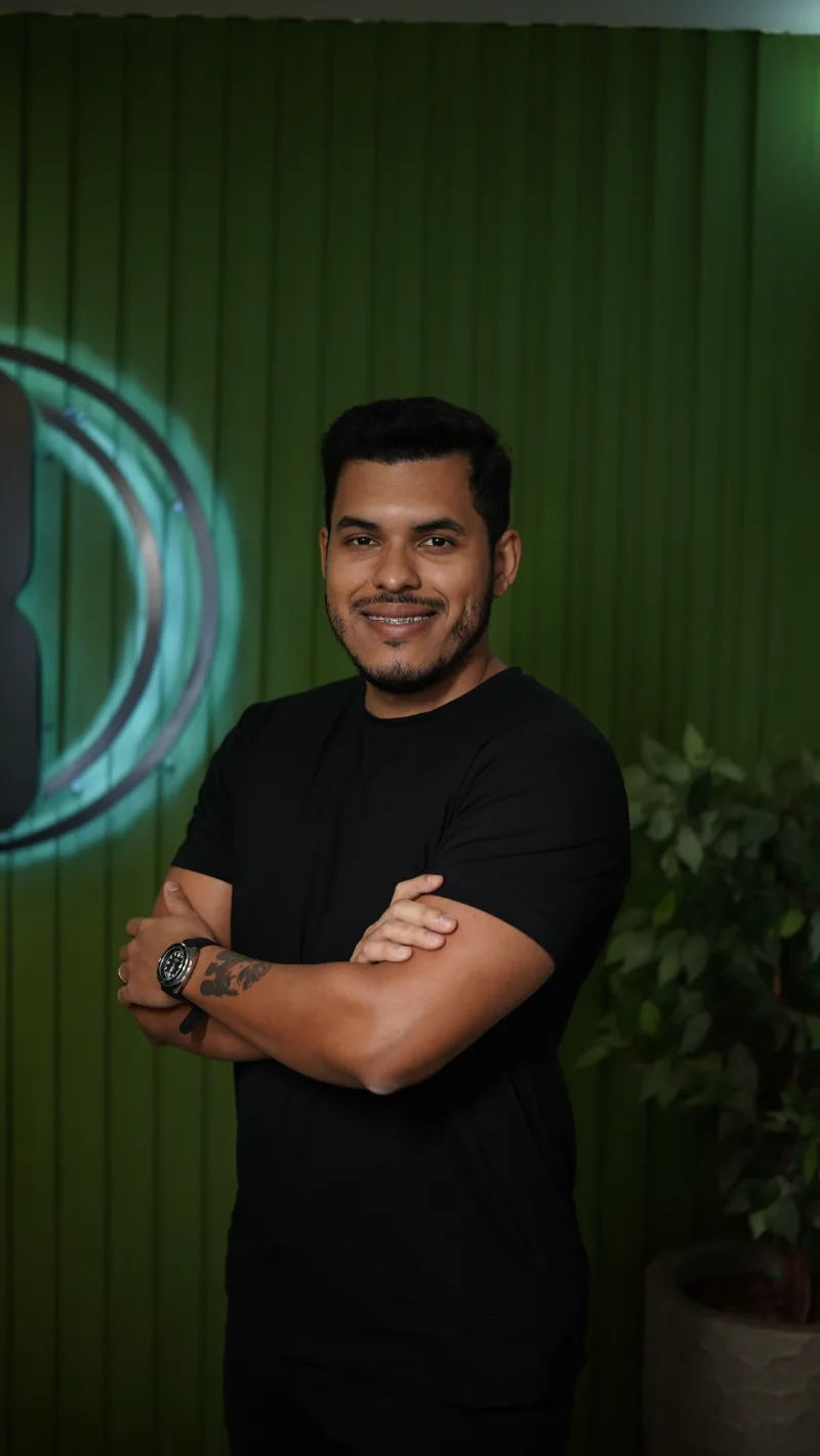 Jeydson, visagista e educador da Brooklyn Barbearia